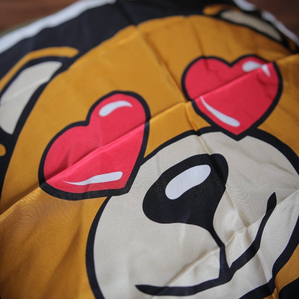 NWT MOSCHINO Made In Italy 100% Silk Scarf. - Picture 7 of 7